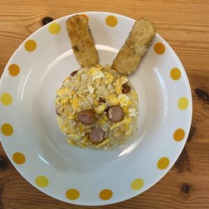 ひっくり返したらあれっ！？「ウサちゃーはん♪」あまったご飯を消費！