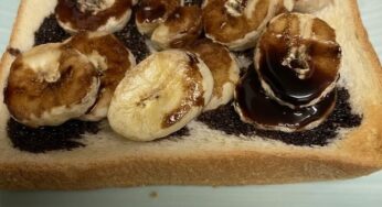 「今日の朝食」簡単すぎバナナチョコ食パン＆卵チャーハン