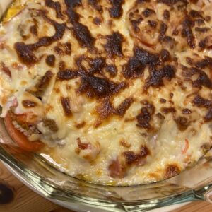 ひき肉とトマトにチーズをのせて焼いたらウマいに決まってる！