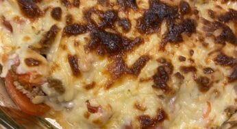 ひき肉とトマトにチーズをのせて焼いたらウマいに決まってる！